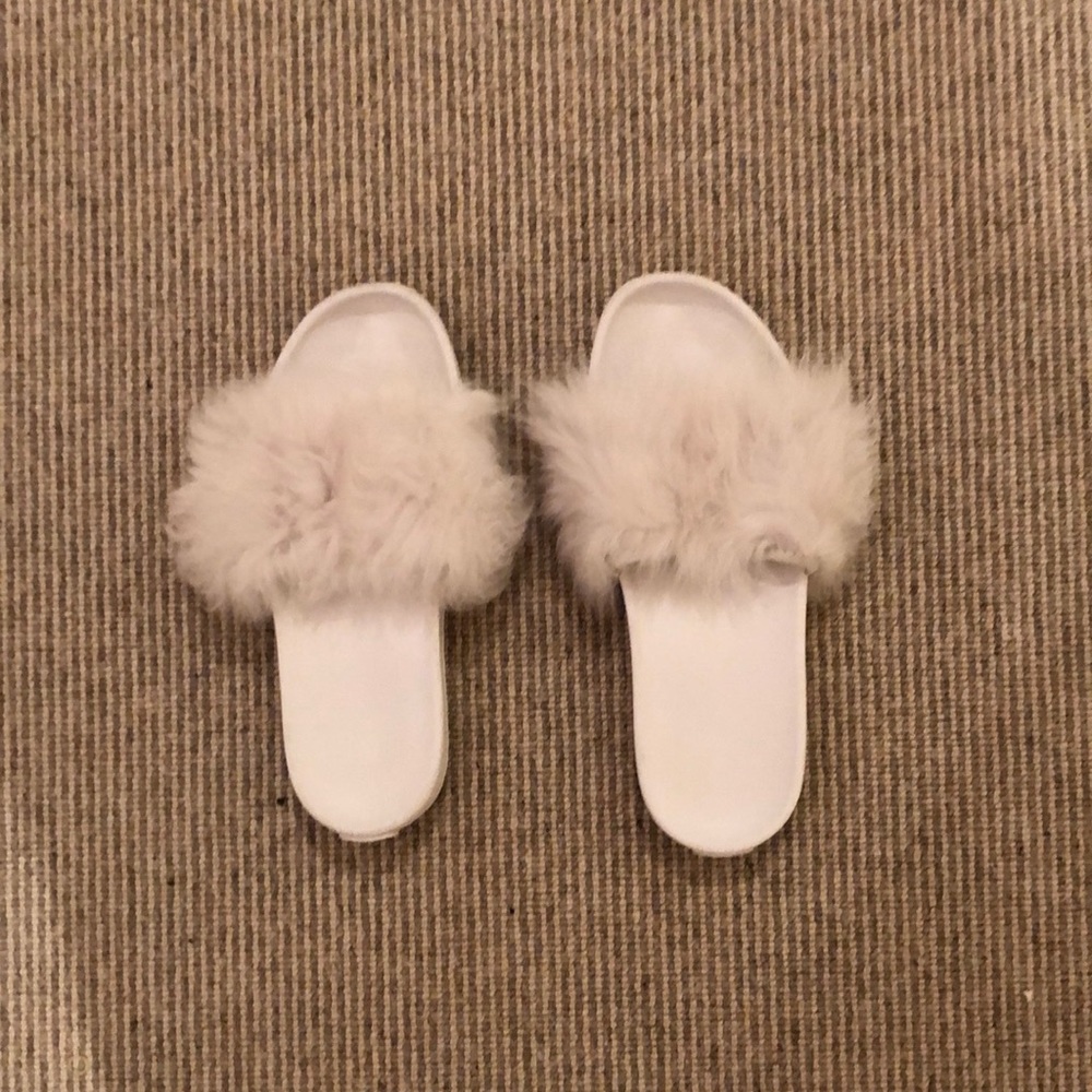 White, fluffy slippers